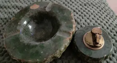 Popielnica z zapalniczką alabaster — praca olx, Szczytno