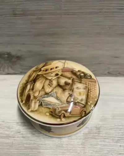Porcelanowe kolekcjonerskie puzderko — praca Nina, Rzeczyca Ziemiańska-Kolonia