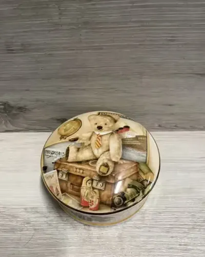 porcelanowe puzderko  kolekcjonerskie — praca Nina, Rzeczyca Ziemiańska-Kolonia