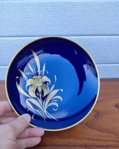 Porcelanowy talerz dekoracyjny - ozdobny - Kaiser - Kobaltowy - V — praca skarbywyszukane, Łask