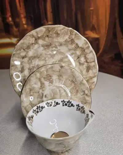 Porcelanowy zestaw śniadaniowy Trio firmy Karolina — praca Marta, Chojnów