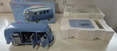 Prl Duży model auta  1:12 volkswagen kombi ogórek T1 rok1957 — praca Anna, Bychawa