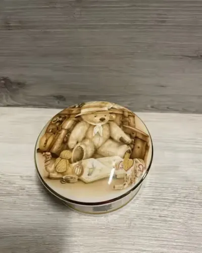 Puzderko kolecjonerskie porcelanowe — praca Nina, Rzeczyca Ziemiańska-Kolonia