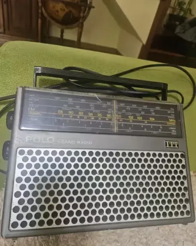 Radio tranzystorowe z czasów PRL — praca Hanna Sołtysiuk, Warszawa