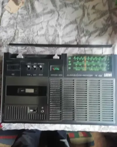 radiomagnetofon niemiecki LOAVE pochodzący z okresu PRL- u — praca mirbos408, Warszawa