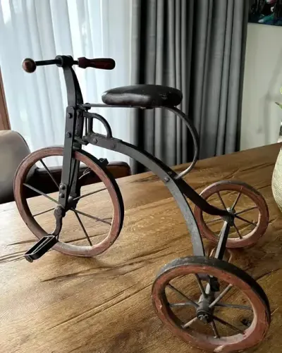 Rower trójkołowy Zabawka Dekoracja Vintage Trójkołowiec — praca Renata, Chęciny
