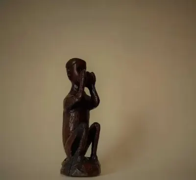 Rzeźba małpa Afryka Wsch — praca Artur, Wrocław