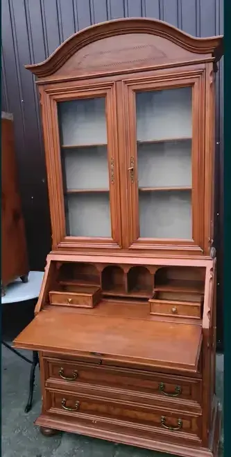 Sekretarzyk witryna Angielska biblioteczka — praca Paweł, Krotoszyn