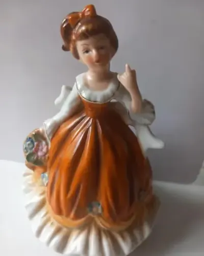 Stara figurka damy pozytywka — praca kasia, Toruń