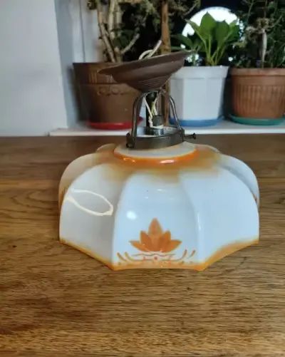 Stara przedwojenna lampa sufitowa — praca magdacd75, Wrocław