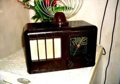 Stare lampowe radio Pionier z 1948 roku-piękne, sprawne. — praca Zdzisław, Rymanów-Zdrój