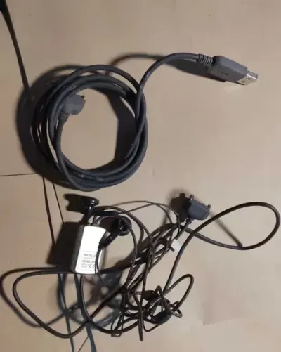 stare słuchawki i przewód/kabel nokia do starych telefonów komórkowych — praca Mag, Bytom