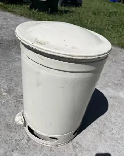 Stary kosz na śmieci PRL vintage retro — praca Wiesława, Gaj Wielki