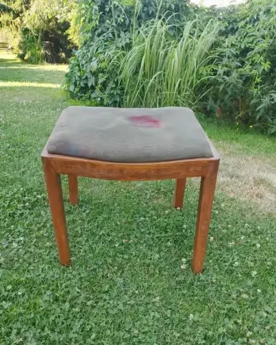 Stary taborek siedzisko, podnóżek Vintage. — praca Józek, Wodzisław Śląski