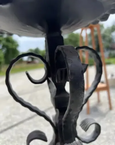 Swiecznik kuty z metalu — praca Halina, Lubin