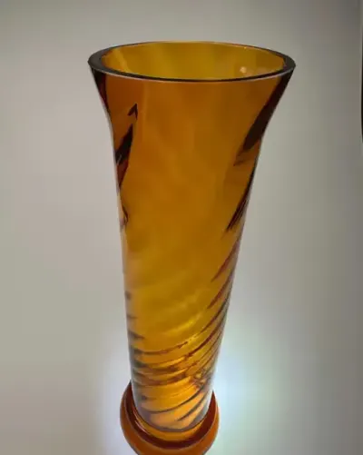 Wazon miodowy szkło spiralne HS Julia wys 31.3 cm — praca Antykwariat Filemon, Wrocław