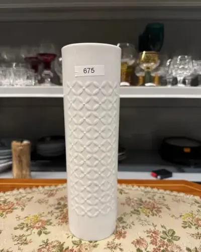 Wazon porcelanowy Hutschenreuther wysoki biały sygnowany retro 675 — praca Mebello Lumpello, Zleszyn