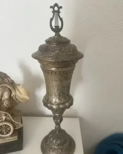 Wielki puchar z dedykacja 1906 — praca Dywan, Strzegom