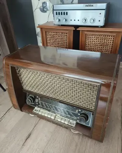 Zabytkowe radio lampowe Loewe Opta 782 W z dokumentacją z 1955r Vintage — praca Wieslaw, Motarzyno