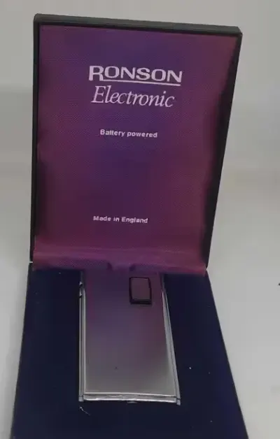 zapalniczka gazowa firmy ronson model elektronic po pełnym serwisie naprawczym  w oryginalnym pudełku — praca marek, Warszawa