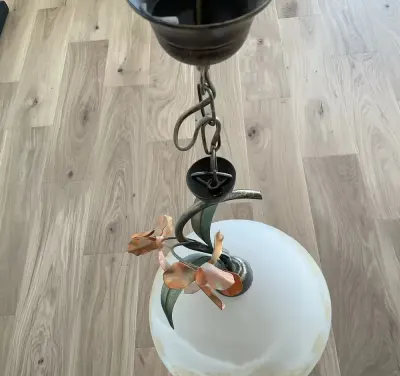 Lampa metalowa wisząca, klosz szklany, gwint E27 — praca Dawid, Przygórze