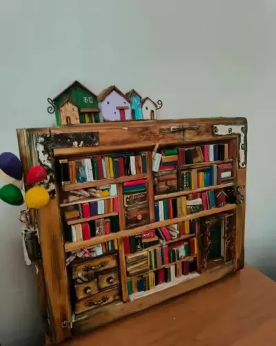Drewniana dekoracja biblioteczka — praca Iga Lot, Opole