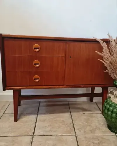 Komoda tekowa, mały sideboard ,mid-century,vintage design lata 60/70 — praca Meble z duszą vintage, Warszawa
