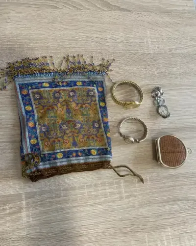 2x zegarek damski JungHans 1x zegarek Caravelle + portomonetka + sakwa — praca Adrian, Gdańsk