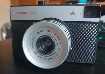 Aparat analogowy Smena 8M + oryginalny futerał ŁOMO PRL retro, SPRAWNY mechanicznie, szczelny + instrukcja obsługi — praca Jan, Kraków