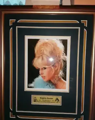 Brigitte Bardot autograf na pięknej fotografii w eleganckiej ramie — praca Jolanta, Warszawa