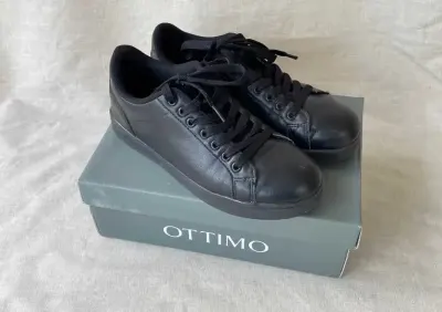 Buty chłopięce czarne Ottimo rozmiar 37 — praca xloxlo, Poznań