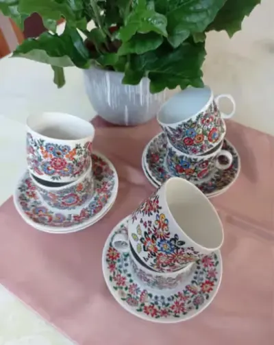 Cepelia Porcelana Karolina 1978 rok 6 filizanek ze spodkami — praca Magdalena, Kraków