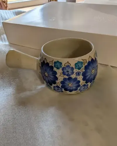 Ceramiczny Tygielek rondelek KOKILKA Fajans WŁOCŁAWEK PRL – Sygnowany J. Talorowska / Vintage Cepelia — praca Piotr, Gdańsk