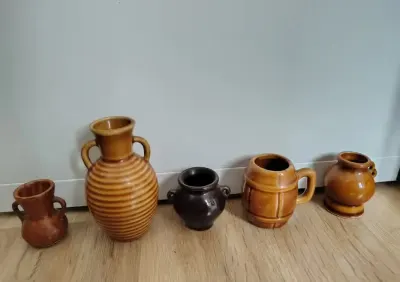 Ceramika PRL 5 wazoników — praca Karolina, Poznań