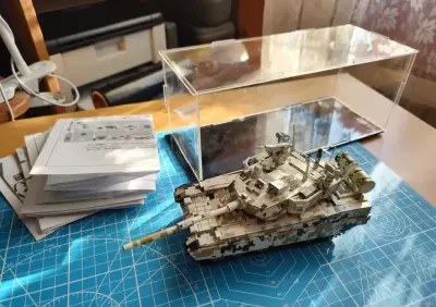 Chiński czołg VT4 A1 gotowy złożony metalowy model 260 el. 1:48 + gablota — praca Marcin Ignasiak, Wrocław