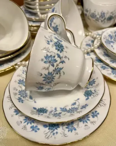 **Co ludzie powiedza? Hiacynta Vintage Filiżanka Porcelana Angielska — praca Porcelana Vintage, Kraków