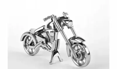Cruiser stylowy model klasycznego motocykla retro wykonany z metalu — praca Nextime, Kraków