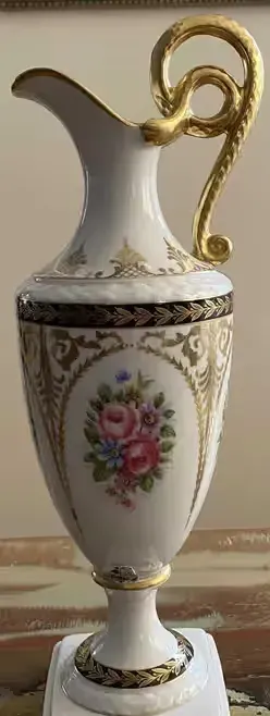 Designerski ozdobny dzbanek z sygnaturą producenta Alka z lat 1956-1960 — praca Gertruda, Gdańsk