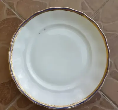 duża patera 31,5 cm dekorowana złoceniami - Karolina - PRL - 60/70-te — praca Aleksander, Gdańsk