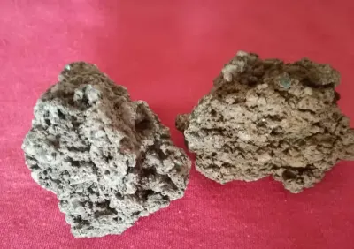 Dwa kamienie z wulkanu Etna - pumeks — praca Aleksander, Łódź