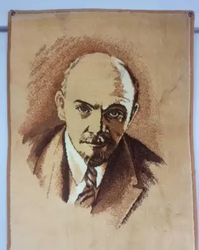 Dywaniki z portretami dygnitarzy PRL Lenin Gomułka Waryński — praca Mateusz, Łódź