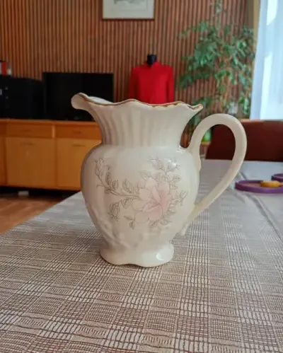 Dzbanek porcelanowy — praca Natula, Łódź