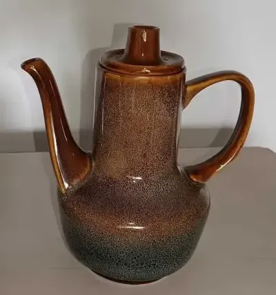 Dzbanek porcelit Mirostowice proj. Adam Sadulski fason: Agat — praca Paula, Łódź