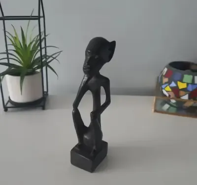 Figurka drewniana afrykańska MYŚLICIELA hand made Kenia — praca Anna, Kraków