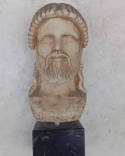 Figurka  - ZEUS - alabaster - 14 cm — praca Sławomir Foks, Warszawa
