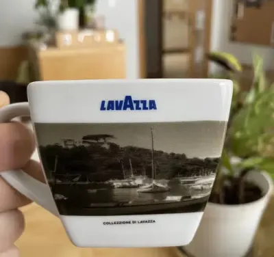 Filiżanka LAVAZZA kolekcjonerska — praca Jakub, Kraków