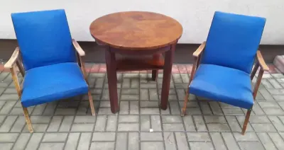 Fotele plus stolik kawowy Prl — praca Julka, Poznań