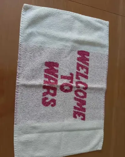 gadżet reklamowy PKP, ręcznik "Welcome to WARS" — praca Anna, Gdańsk