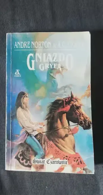 Gniazdo Gryfa-A. Norton & A. C. Crispin — praca Andrzej, Wrocław