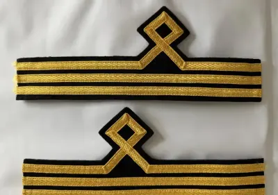 Insygnia dystykcje mundur pilota Polskie Linie Lotnicze LOT — praca Stefan, Gdańsk